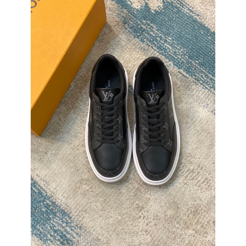 l**is V*t*n sneakers